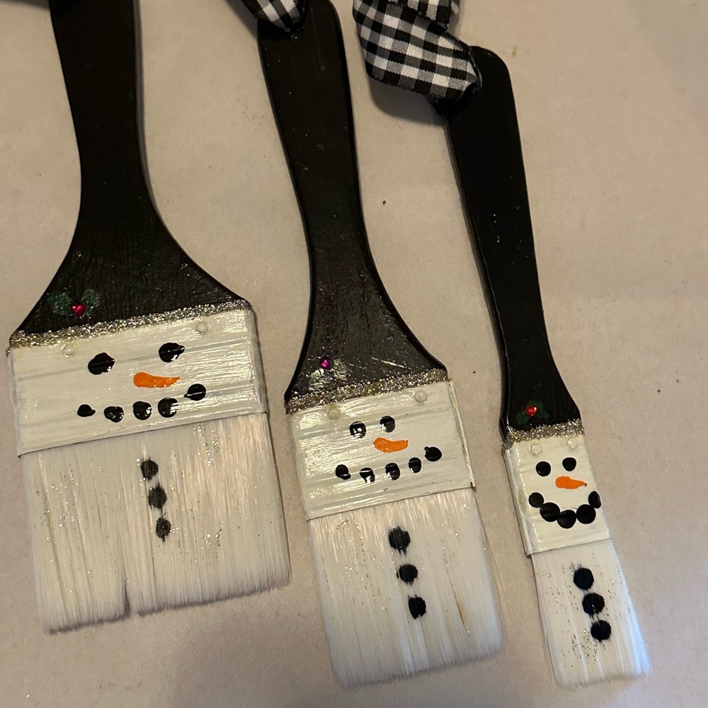 Repurposed paint brushes.